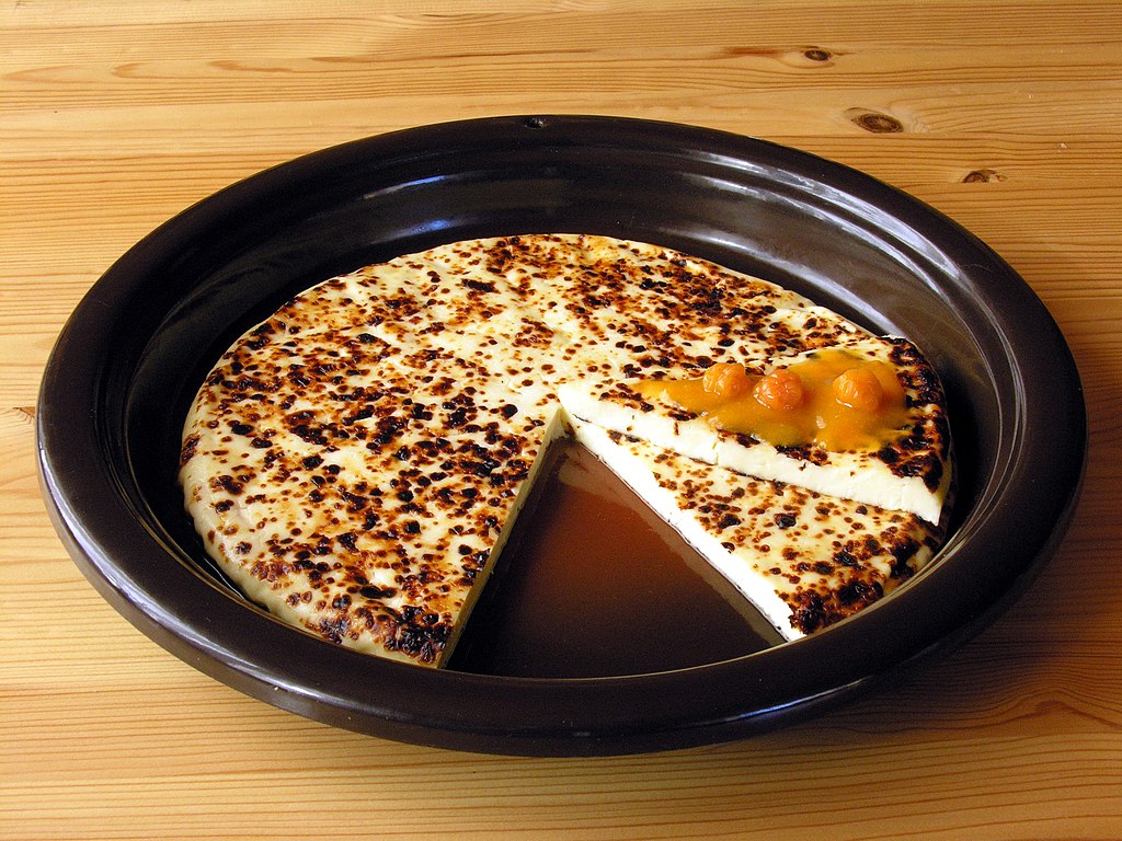 Leipajuusto cheese_with_cloudberry_jam